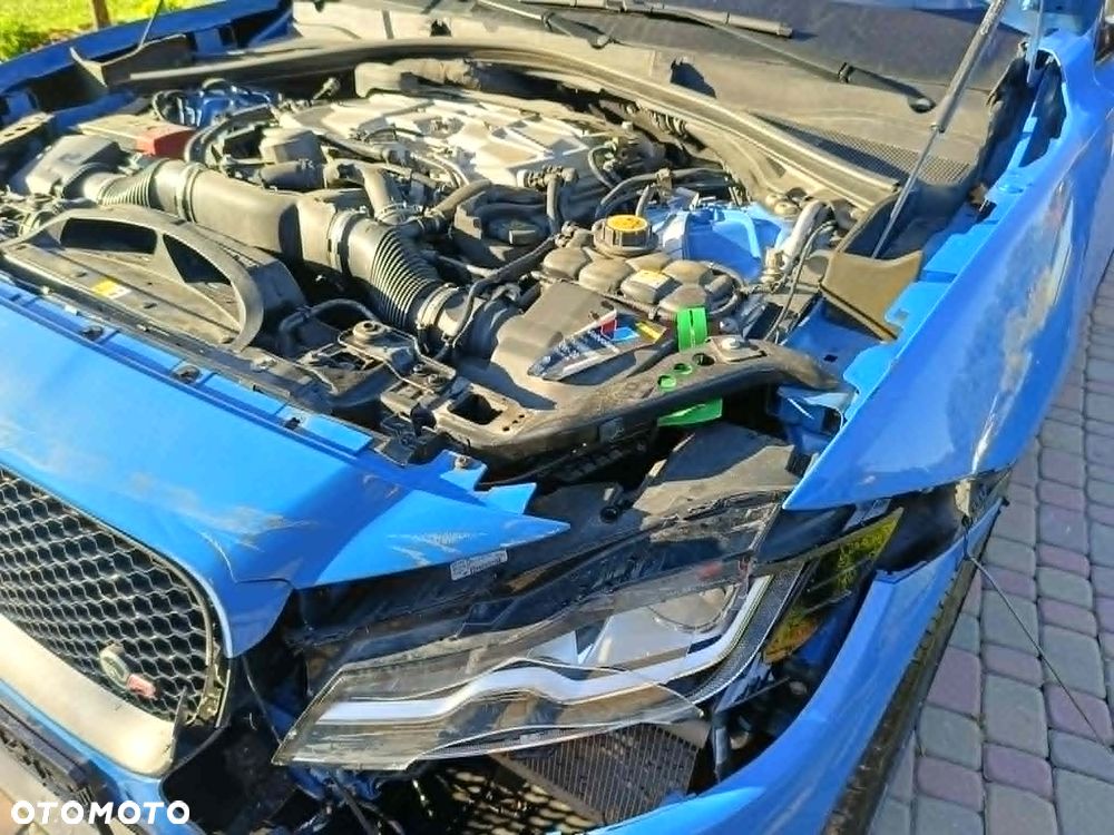 Jaguar F-Pace P550 AWD SVR - 29