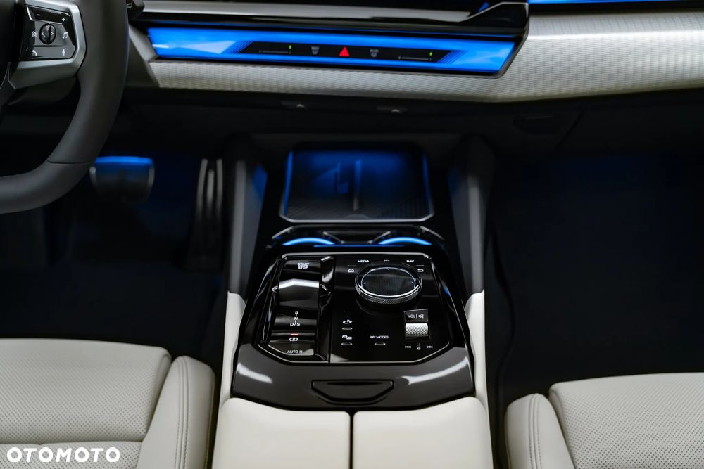 BMW Seria 5 530e xDrive PHEV M Sport - 34