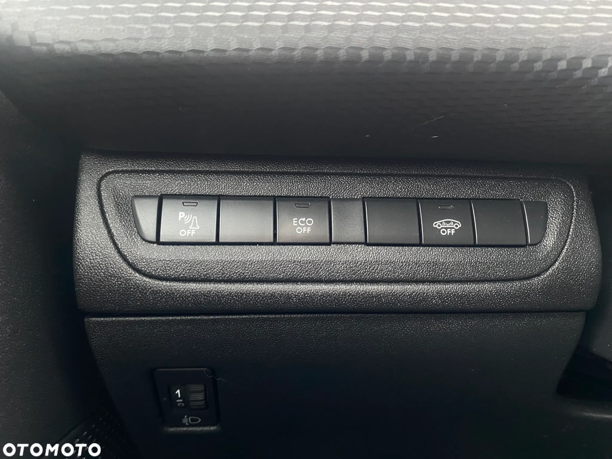 Peugeot 2008 1.2 Pure Tech Allure S&S EAT6 - 23