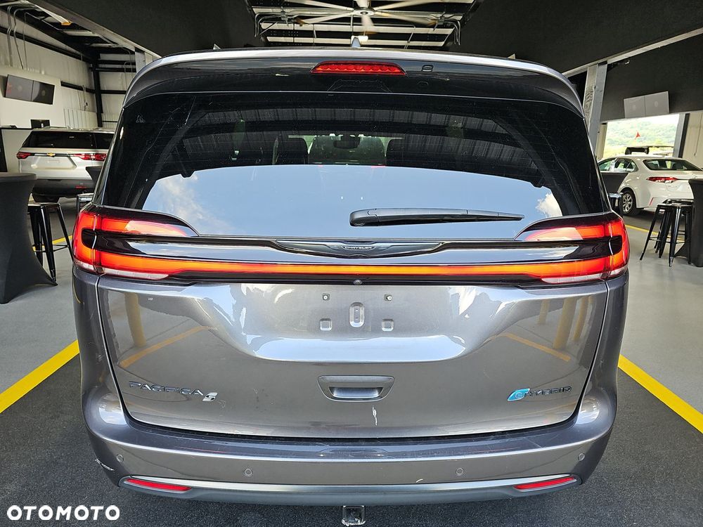 Chrysler Pacifica - 6