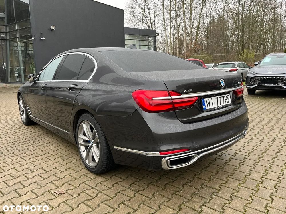 BMW Seria 7 750i xDrive - 5