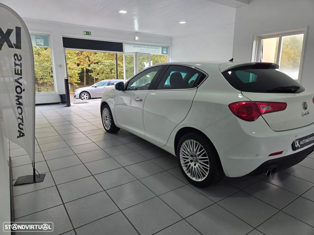 Alfa Romeo Giulietta 1.6 JTDm Distinctive - 4