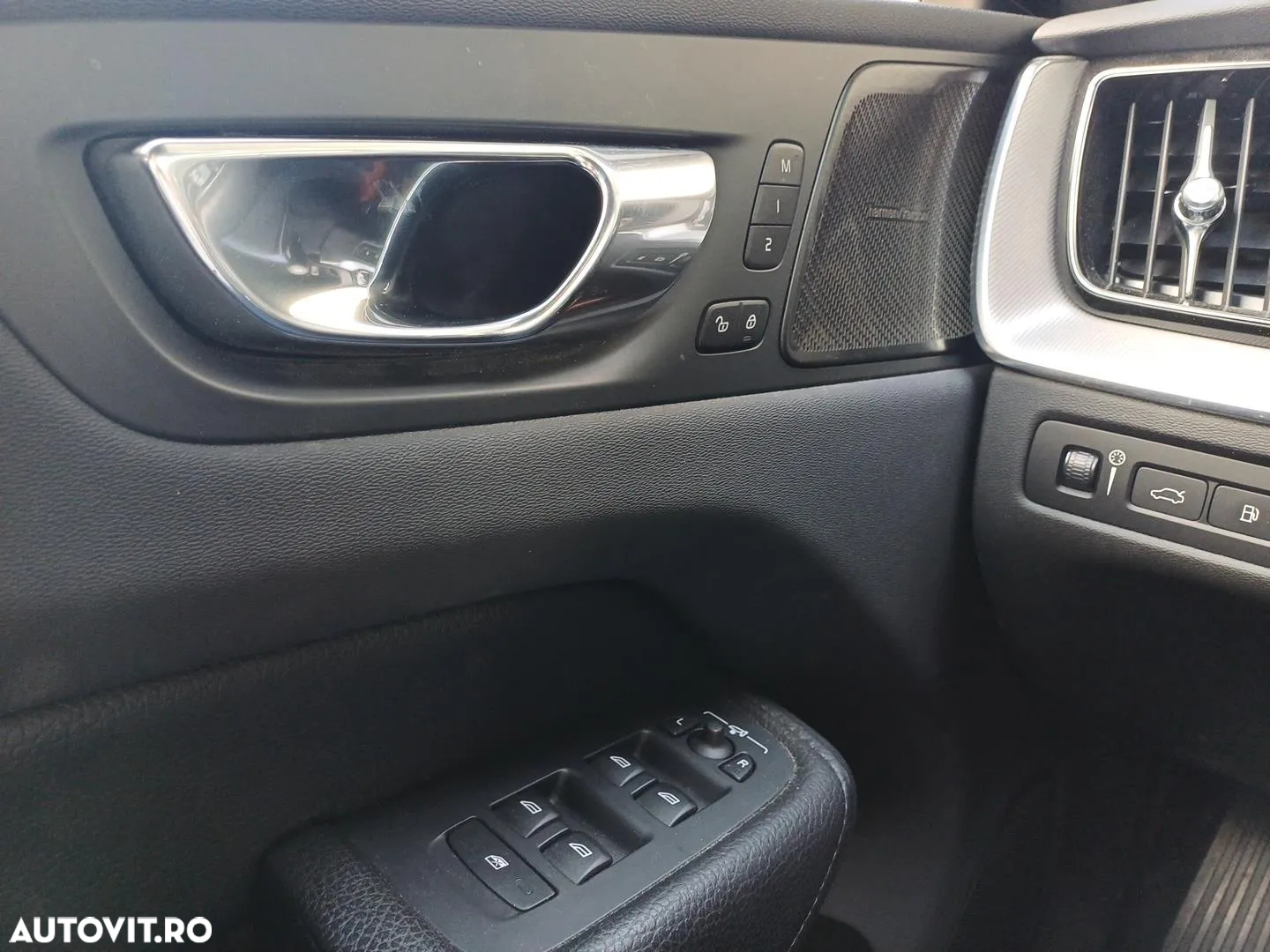 Volvo XC 60 T8 Twin Engine AWD Momentum - 12