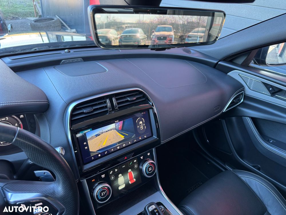 Jaguar XE D180 Aut. R-Dynamic SE - 32