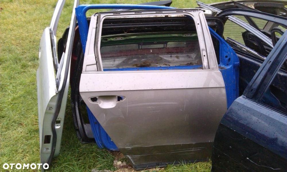 DRZWI VW PASSAT B7 KOMBI PRAWY TYŁ - 1
