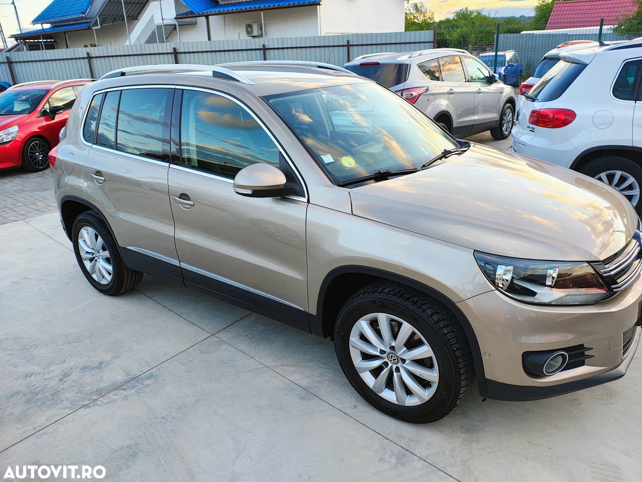 Volkswagen Tiguan 2.0 TDI DPF BlueMotion Technology Lounge Sport & Style - 22