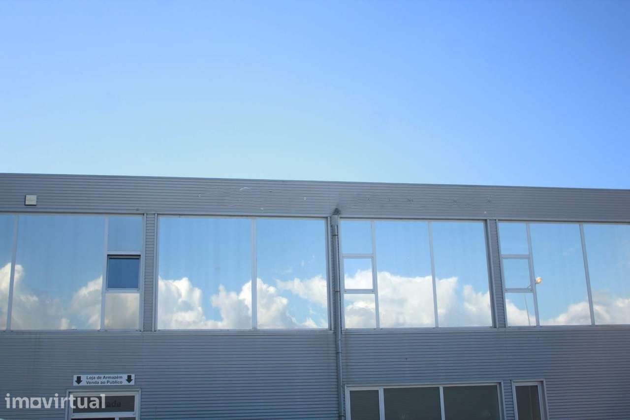 Armazém Industrial com Excelente Localização em Braga - Grande imagem: 2/33