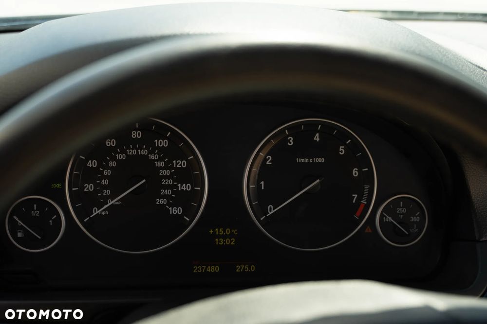 BMW Seria 5 535i xDrive Sport-Aut - 33