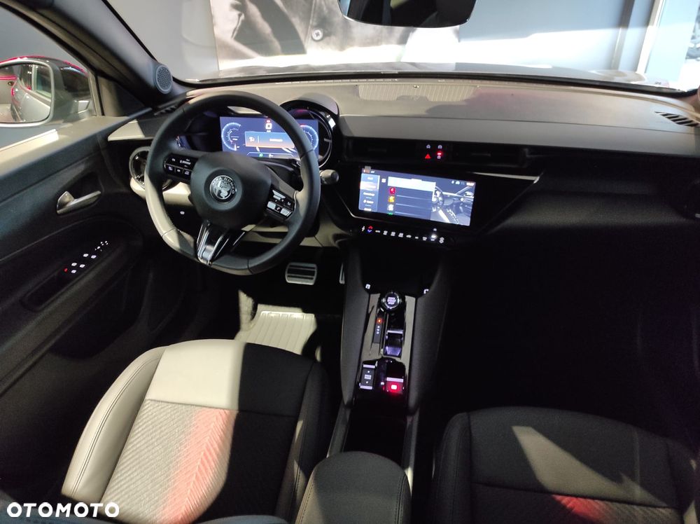 Alfa Romeo Junior 1.2 mHEV Ti eDCT - 12