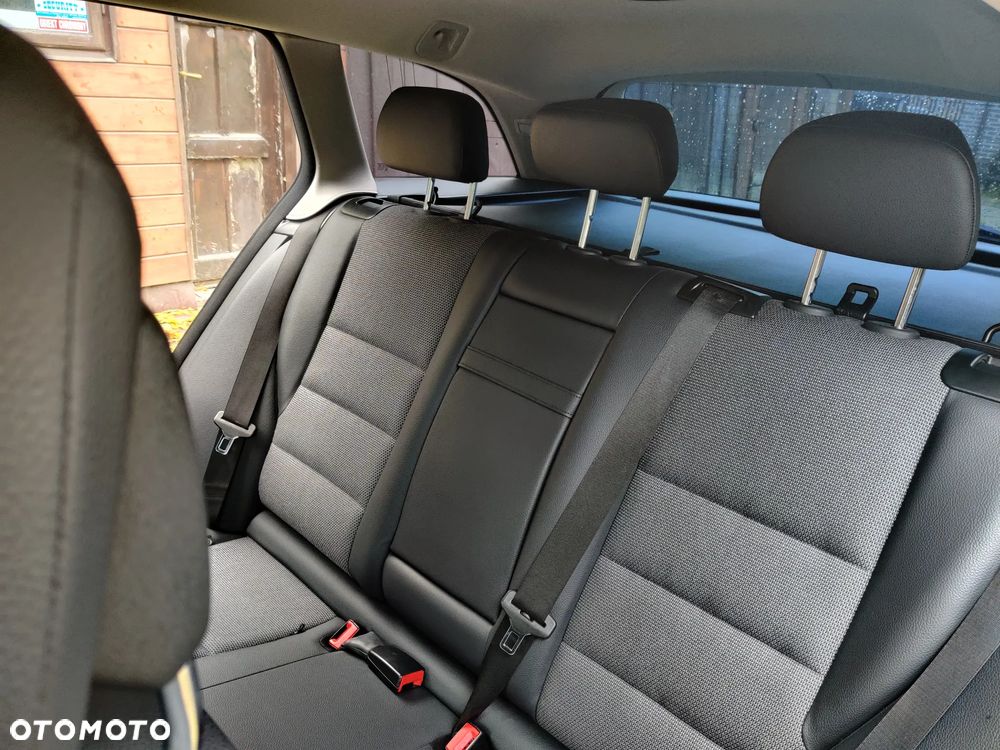 Mercedes-Benz Klasa C 250 T (BlueEFFICIENCY) 7G-TRONIC Avantgarde - 23