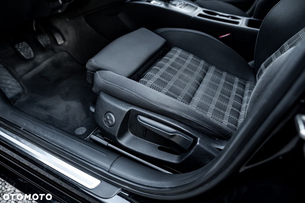 Audi A4 Avant 2.0 TFSI quattro Attraction - 27