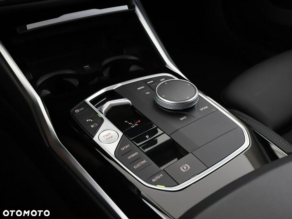 BMW Seria 3 330e PHEV - 30