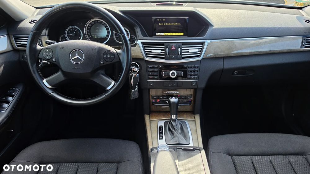Mercedes-Benz Klasa E 250 CGI BlueEFFICIENCY 7G-TRONIC Elegance - 8
