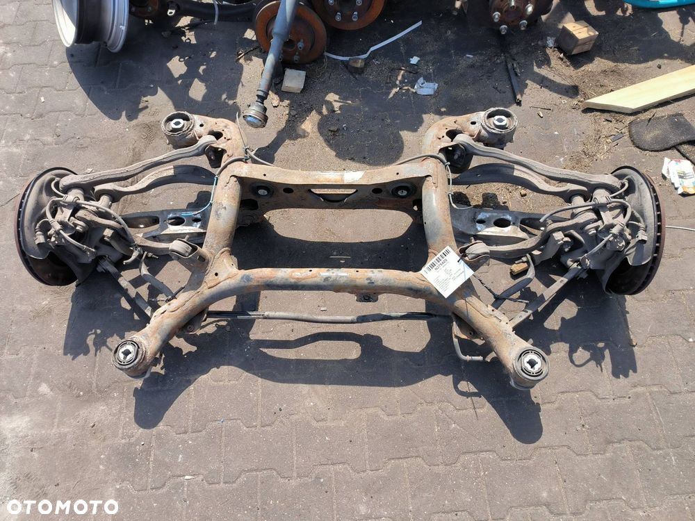BELKA / SANKI TYŁ AUDI Q7 II 4M - 2