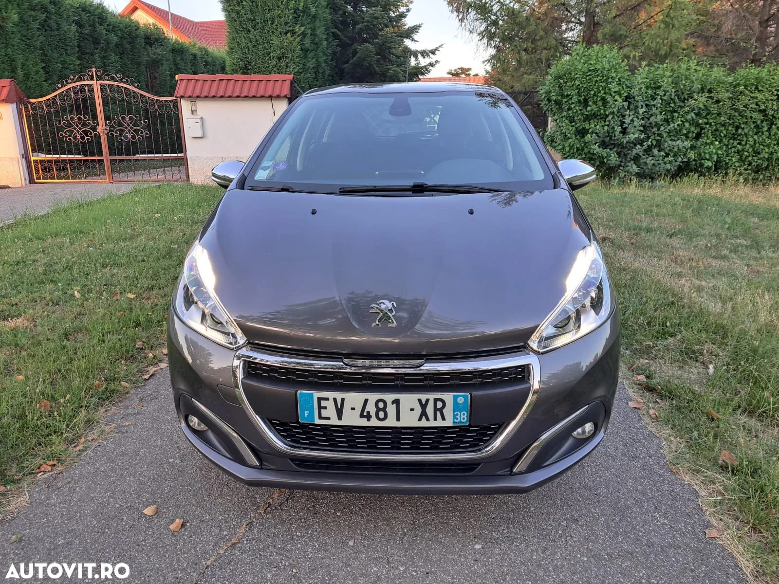 Peugeot 208 1.2 L PureTech Turbo Allure - 2