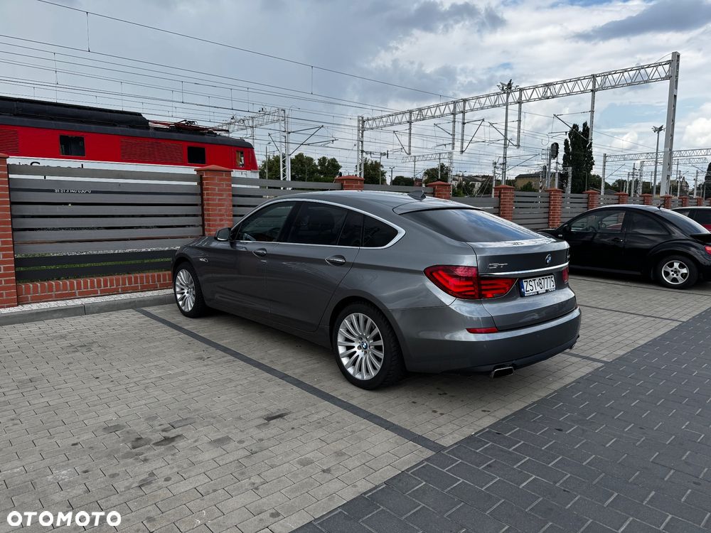 BMW Seria 5 550i - 4