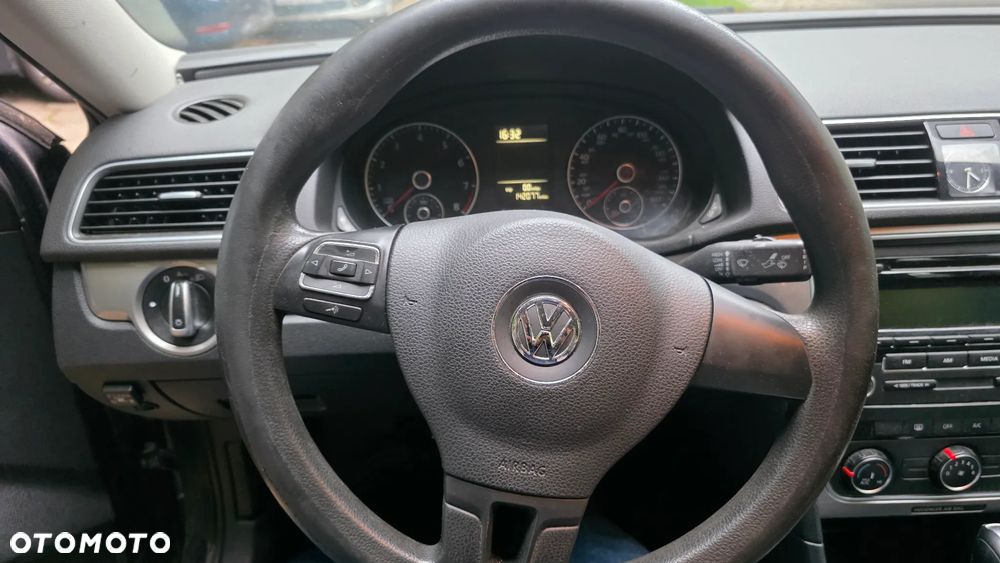 Volkswagen Passat - 17