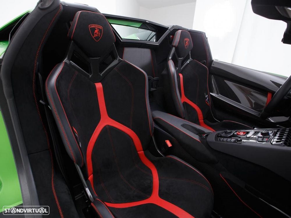 Lamborghini Aventador SVJ - 12