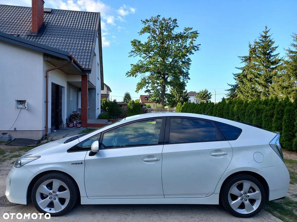 Toyota Prius (Hybrid) Executive - 8
