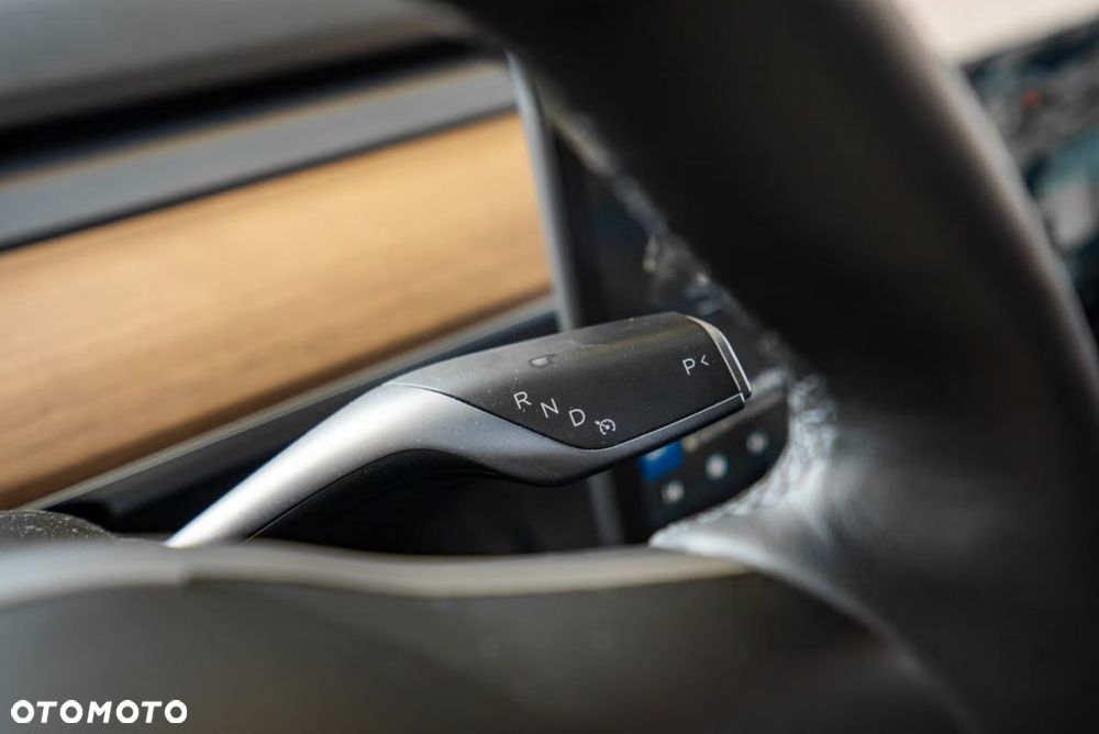 Tesla Model Y Long Range Dual Motor AWD - 10