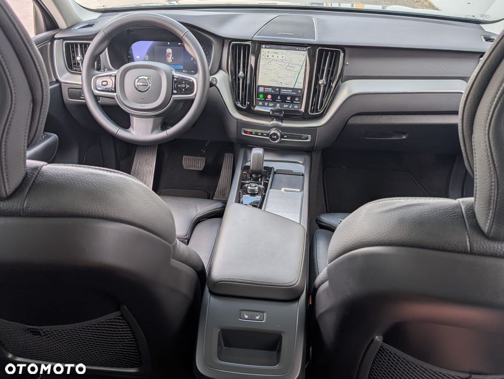 Volvo XC 60 B5 B AWD Plus Dark - 18
