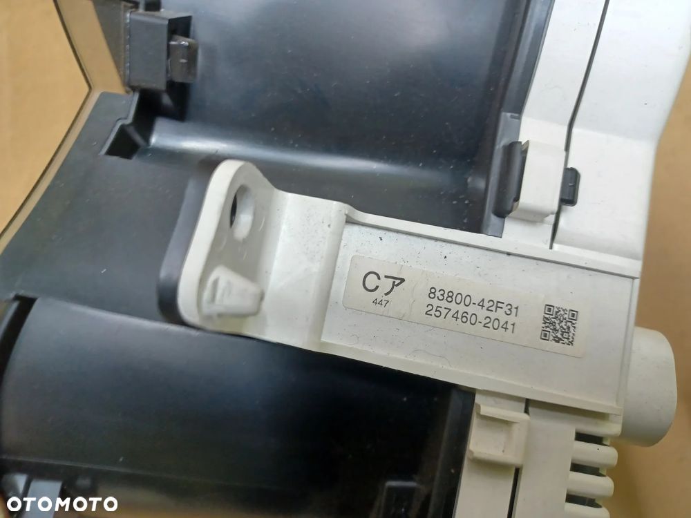LICZNIK ZEGAR RAV4 III LIFT 8380042F31 - 2
