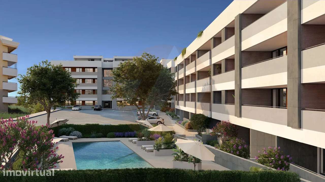 T2 de Luxo a 500m da Praia – Conforto e Tecnologia em Lagos - Grande imagem: 2/10