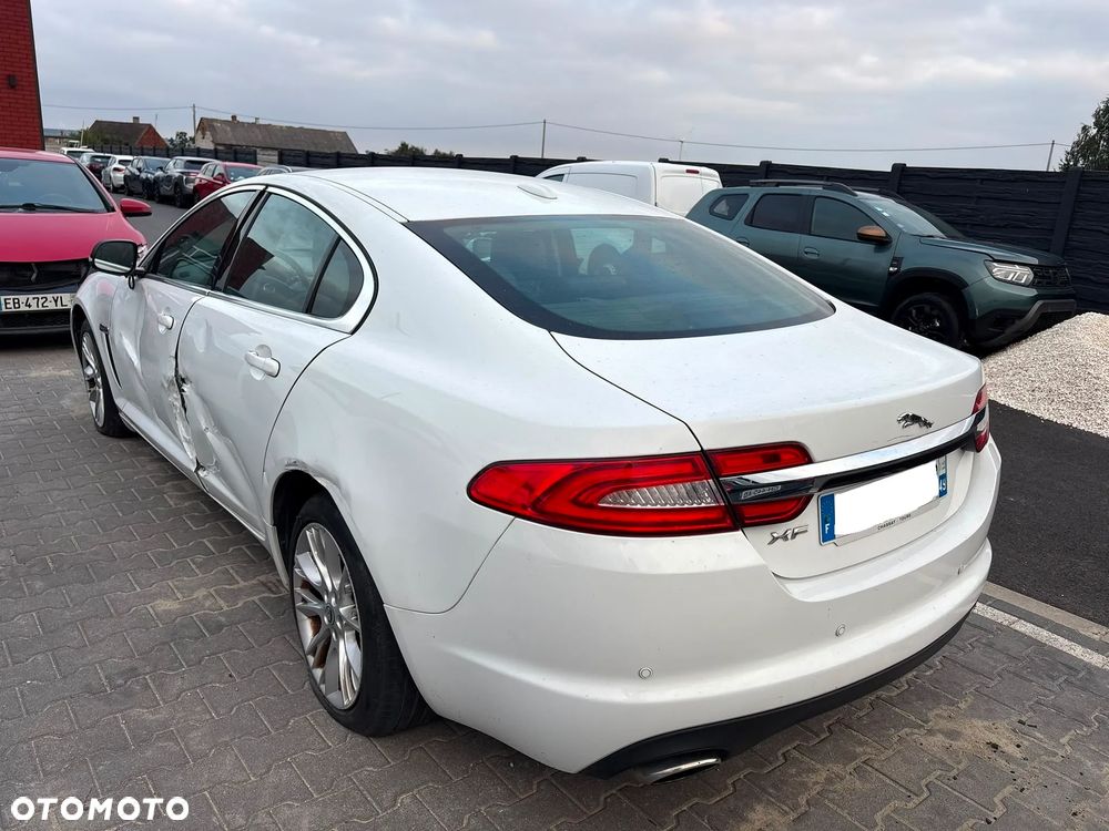 Jaguar XF 3.0 V6 D Luxury - 32