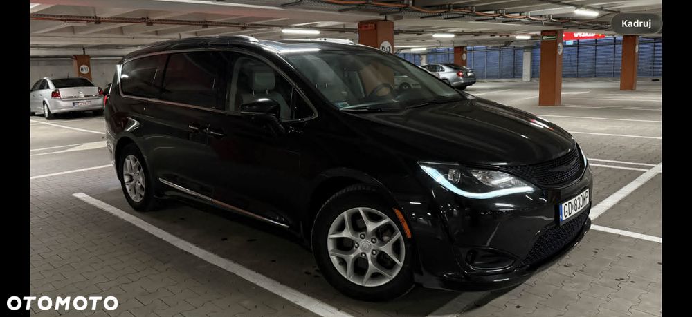 Chrysler Pacifica - 5