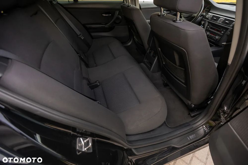 BMW Seria 3 318d DPF Edition Sport - 18
