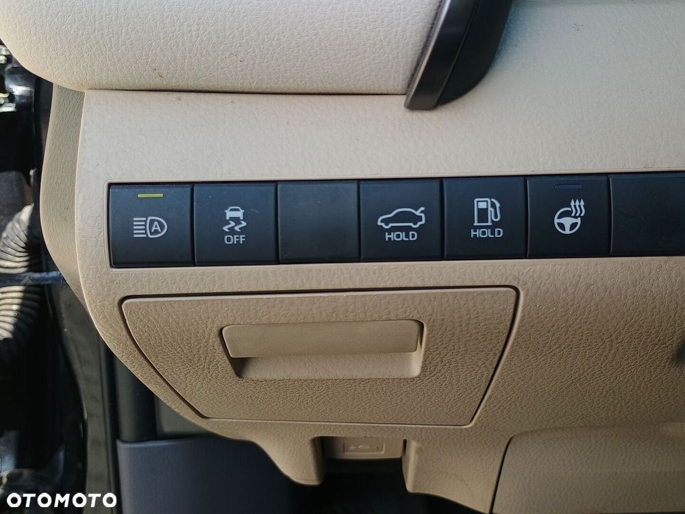 Toyota Camry 2.5 Hybrid Executive CVT - 19