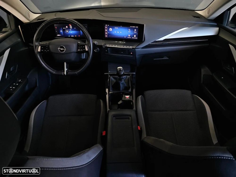 Opel Astra 1.2 T Design & Tech S/S - 39