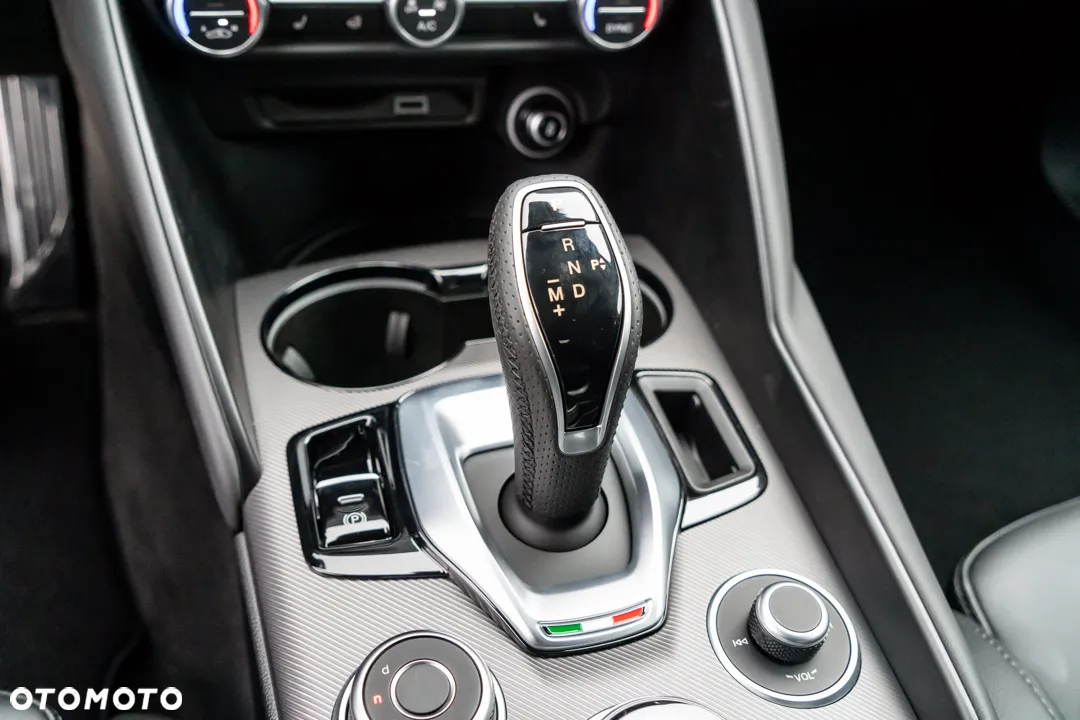 Alfa Romeo Giulia 2.0 Turbo Veloce Q4 - 23