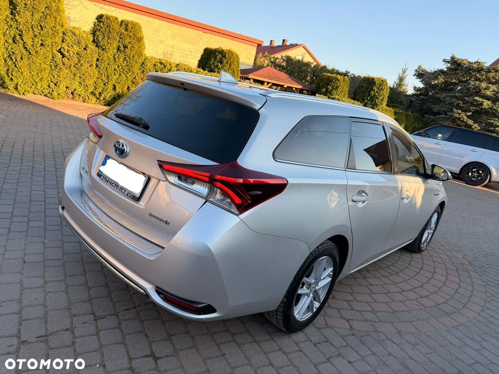 Toyota Auris Hybrid 135 Prestige - 2