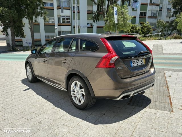 Volvo V60 Cross Country 2.0 D3 Momentum - 9