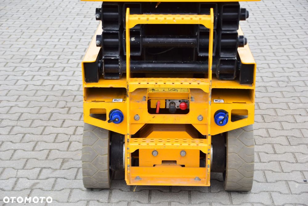 JCB S2032 - 8