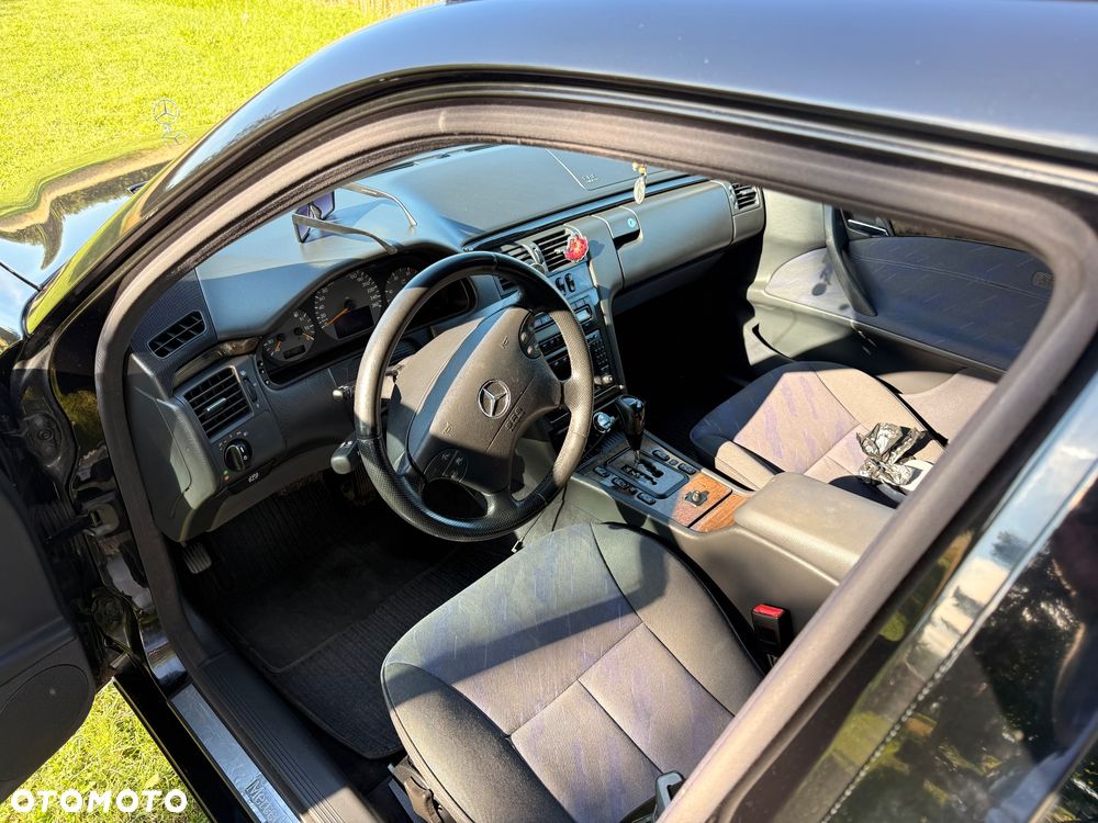Mercedes-Benz Klasa E 320 T CDI Avantgarde - 9