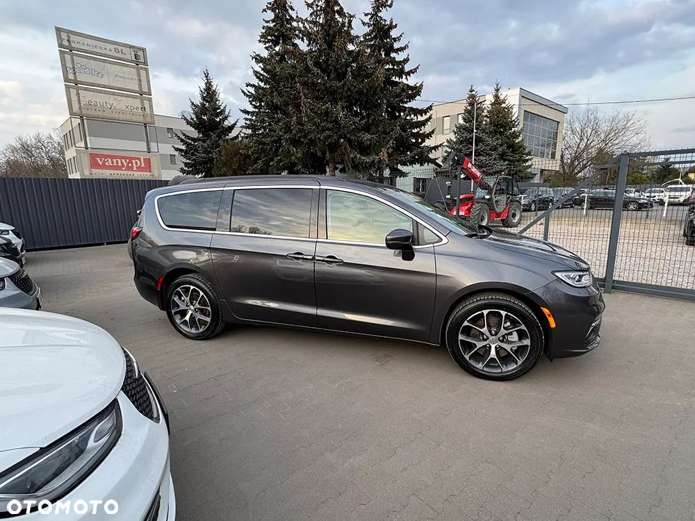 Chrysler Pacifica - 3