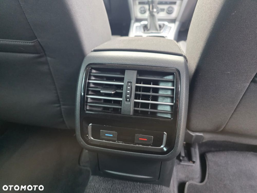 Volkswagen Passat 2.0 TDI (BlueMotion Technology) Comfortline - 21