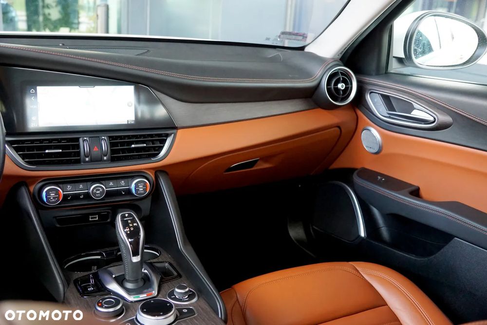 Alfa Romeo Giulia 2.0 Turbo Super - 29