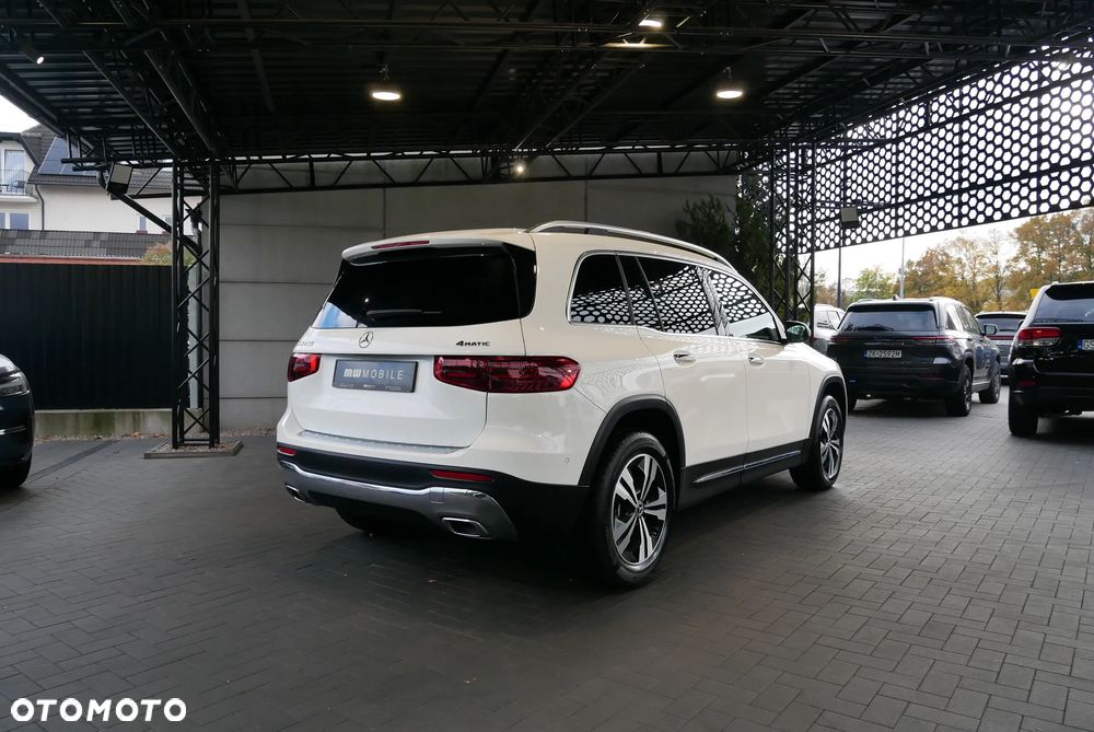 Mercedes-Benz GLB 250 4Matic 8G-DCT - 3