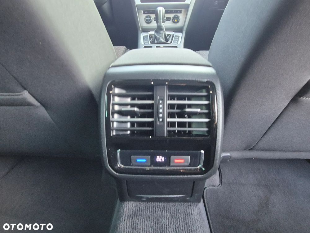 Volkswagen Passat - 29