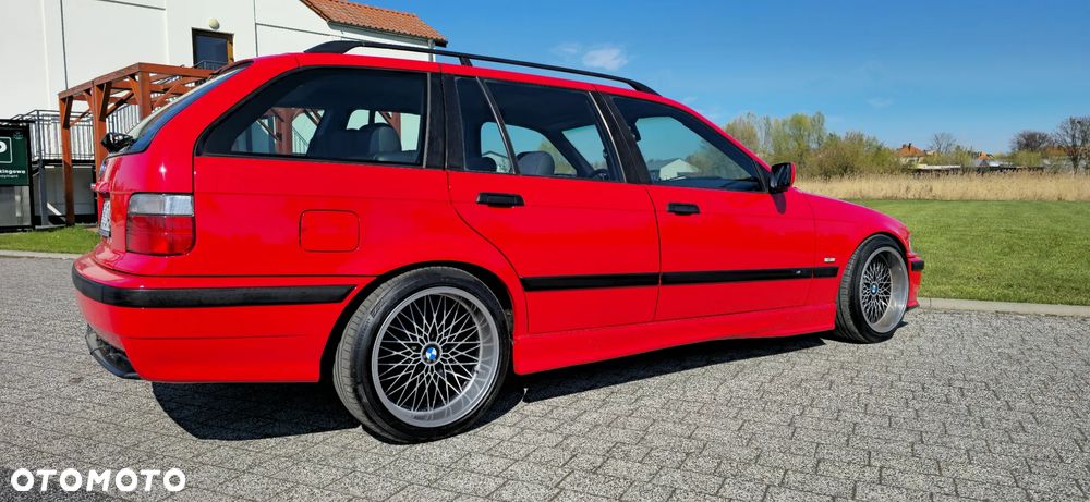 BMW Seria 3 323i - 35