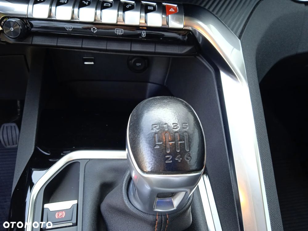 Peugeot 3008 1.2 PureTech Allure S&S - 24