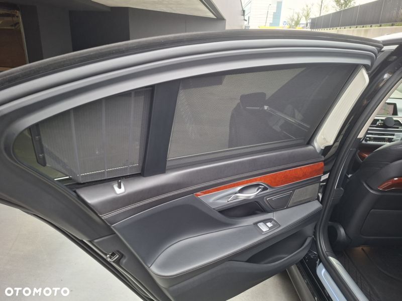BMW-ALPINA B7 Biturbo - 25