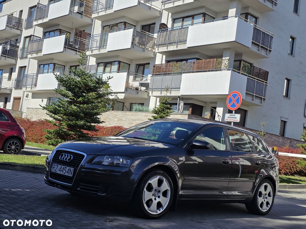 Audi A3 Sportback - 1