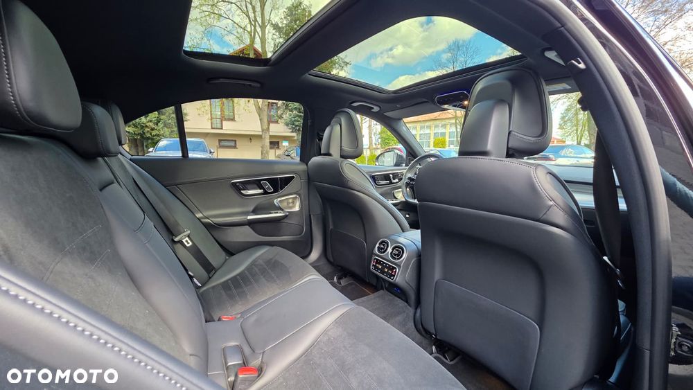 Mercedes-Benz Klasa C 300 mHEV 4-Matic AMG - 24