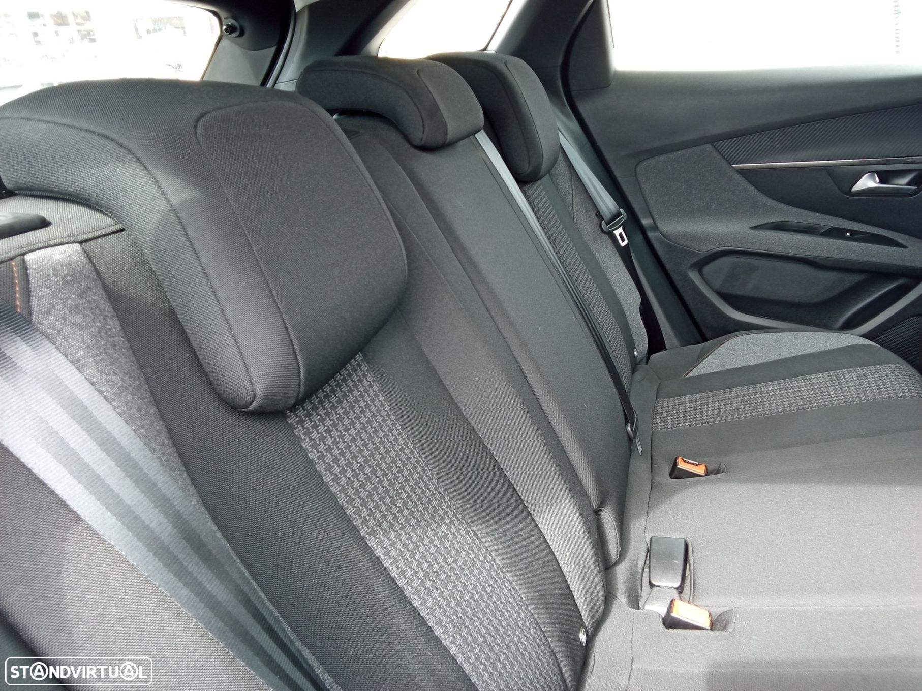 Peugeot 3008 1.5 BlueHDi Allure - 23