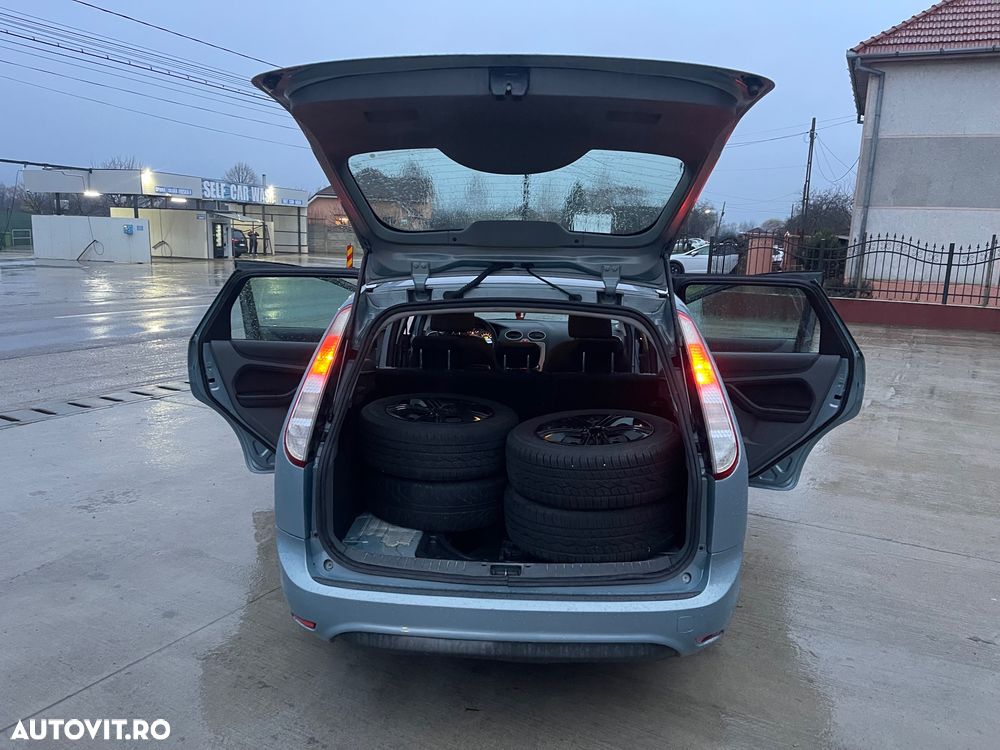 Ford Focus Turnier 1.6 TDCi DPF SYNC Edition - 39