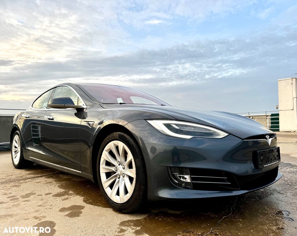 Tesla Model S - 1